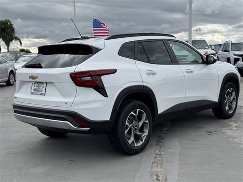 Certified 2025 Chevrolet Trax LT image 4