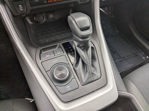 Used 2023 Toyota RAV4 LE AWD/4WD image 19