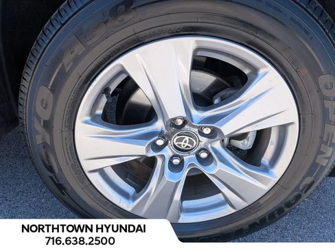 Used 2025 Toyota RAV4 XLE AWD/4WD image 41