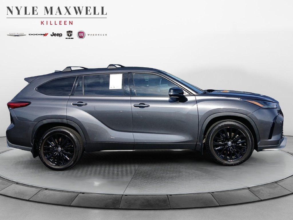 Used 2023 Toyota Highlander XSE FWD image 17