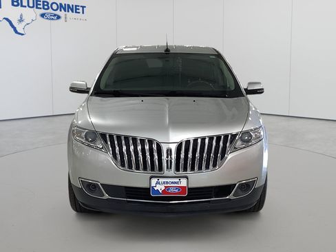 Used 2013 Lincoln MKX FWD image 2