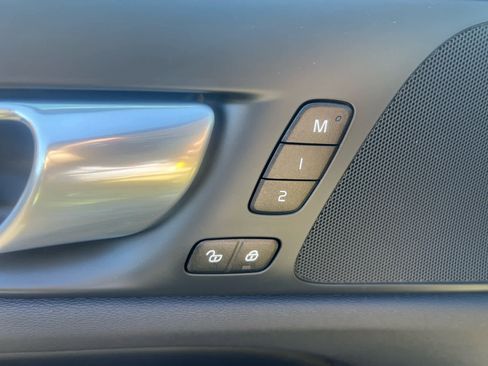 Used 2025 Volvo S60 B5 Plus image 14