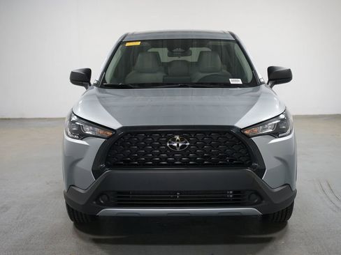 Used 2025 Toyota Corolla Cross L FWD image 2