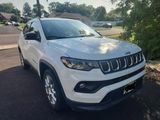 Used 2022 Jeep Compass Latitude image 2
