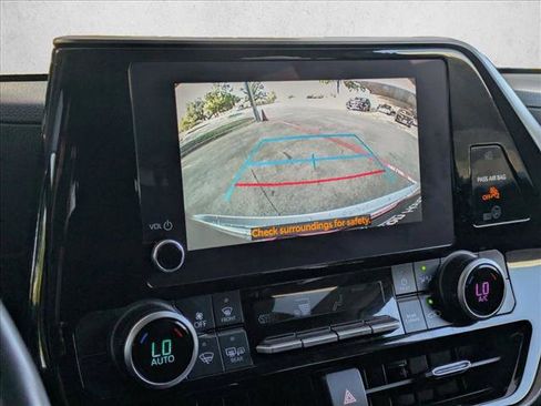 Used 2024 Toyota Highlander LE image 13