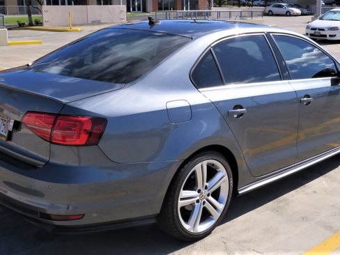 Used 2017 Volkswagen Jetta GLI FWD image 6
