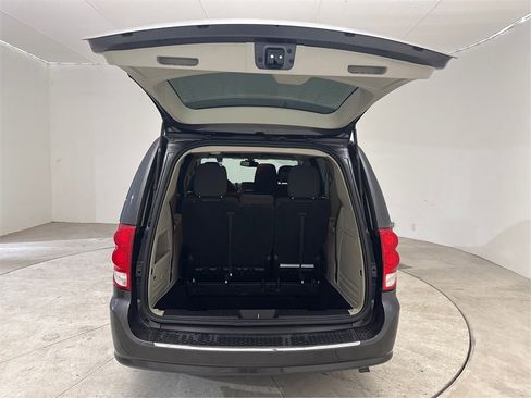 Used 2019 Dodge Grand Caravan SE w/ UConnect Hands-Free Group image 21