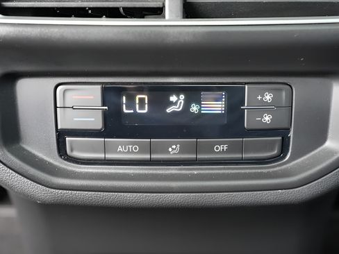 Used 2024 Volkswagen Atlas Peak Edition SE AWD/4WD image 20