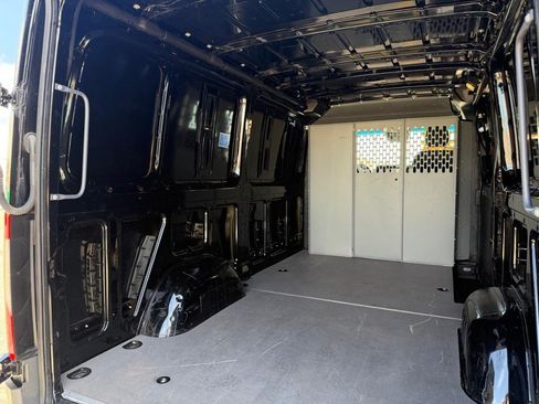 Used 2022 Mercedes-Benz Sprinter 2500 image 16