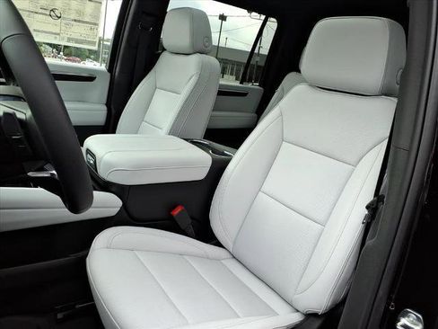 New 2026 Chevrolet Suburban Premier w/ Sun And Tow Package image 10