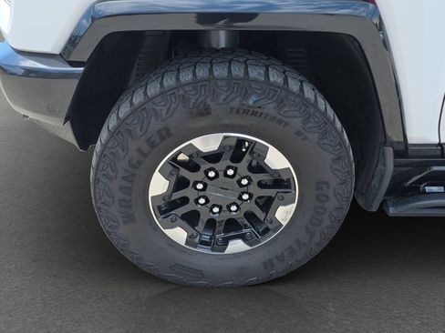 Used 2024 GMC Hummer EV 3X w/ Extreme Off-Road Package AWD/4WD image 4