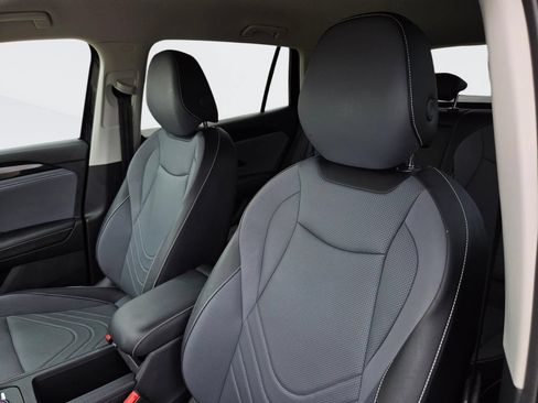 Used 2026 Volkswagen Tiguan SE FWD image 29