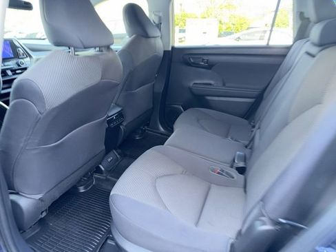 Used 2023 Toyota Highlander L AWD/4WD image 4