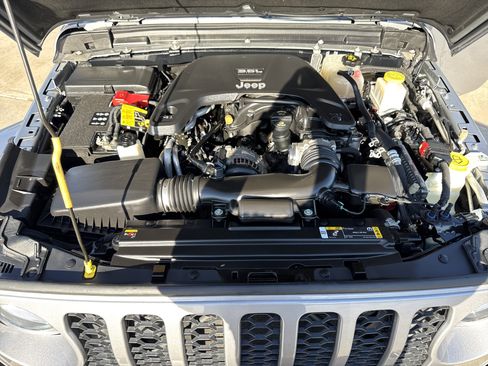 Used 2021 Jeep Gladiator Sport image 31