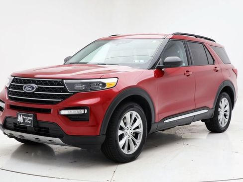 Used 2024 Ford Explorer XLT w/ Equipment Group 202A AWD/4WD image 2