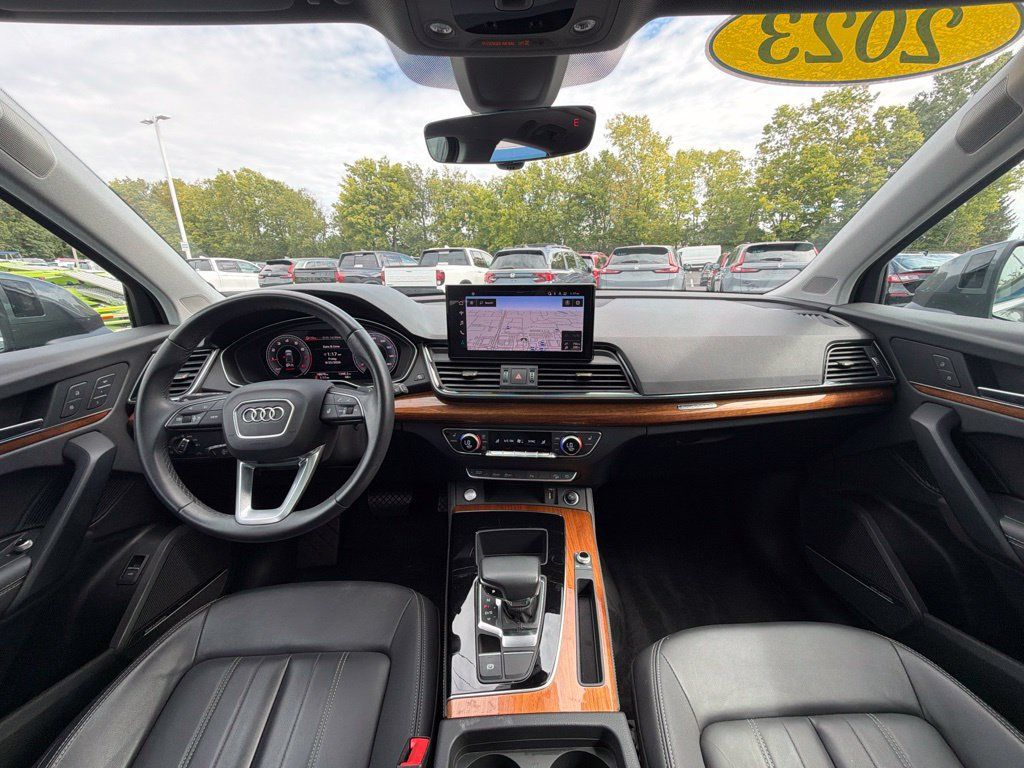 Used 2023 Audi Q5 2.0T Premium Plus w/ Premium Plus Package AWD/4WD image 12