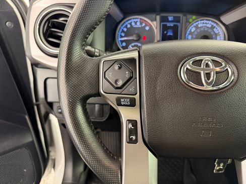 Used 2020 Toyota Tacoma SR5 AWD/4WD image 15