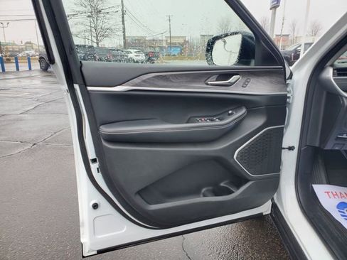 Used 2022 Jeep Grand Cherokee L Limited image 8