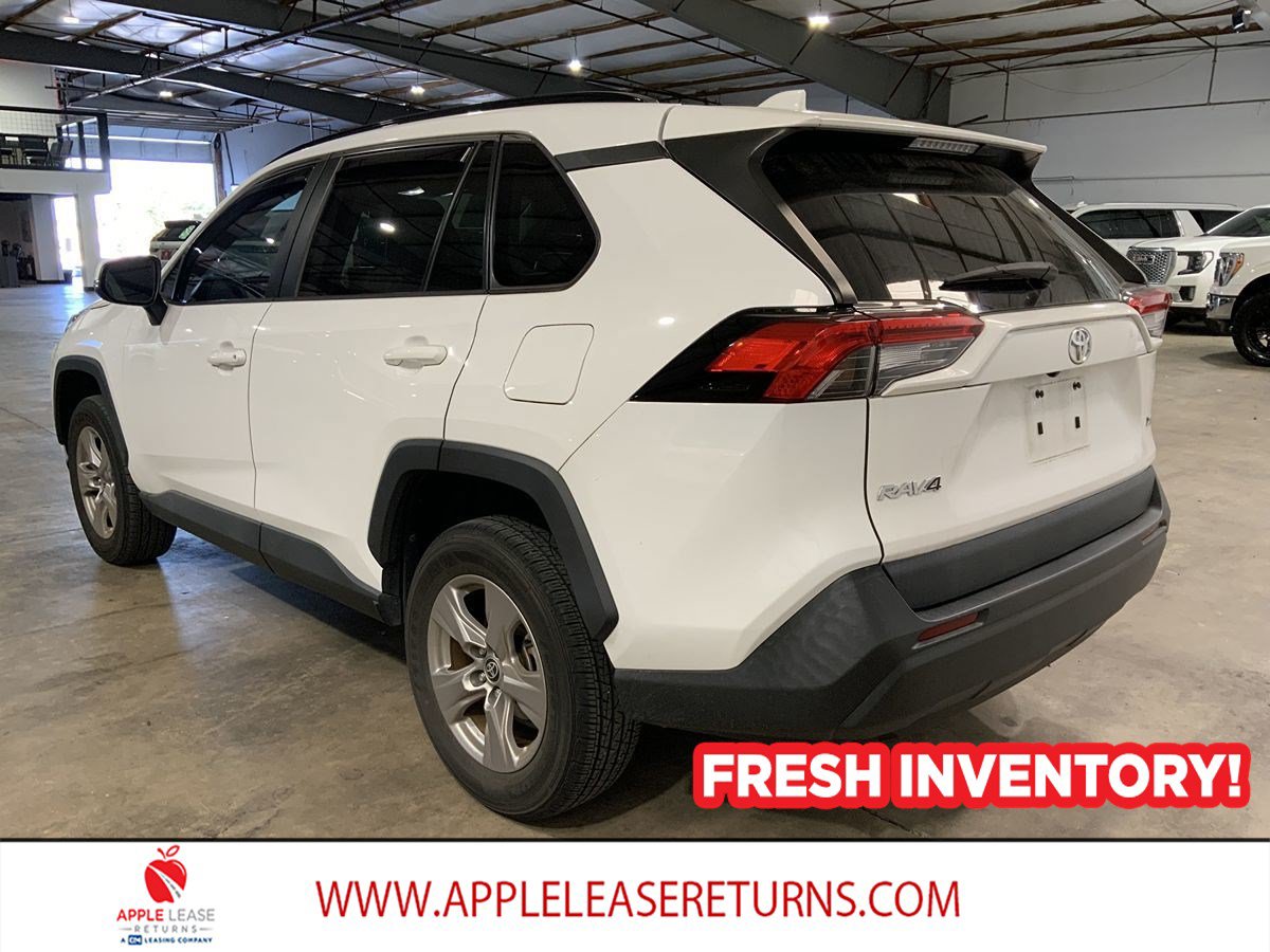 Used 2023 Toyota RAV4 XLE w/ Convenience Package FWD image 3
