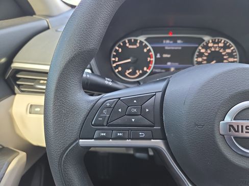 Used 2019 Nissan Altima 2.5 S FWD image 16