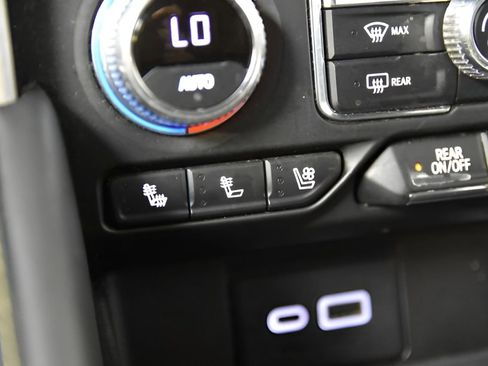 Used 2021 GMC Yukon XL SLT w/ SLT Luxury Plus Package RWD image 30