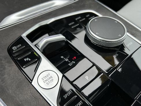 Used 2026 BMW X5 xDrive40i w/ M Sport Package image 19