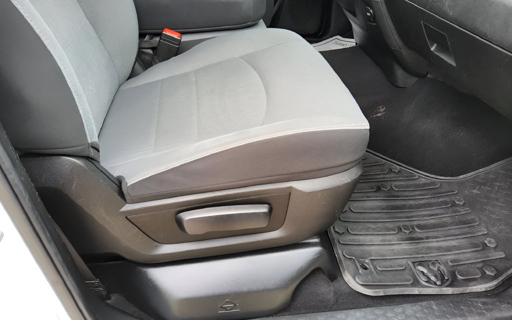 Used 2023 RAM 1500 Classic SLT w/ Electronics Group AWD/4WD image 37