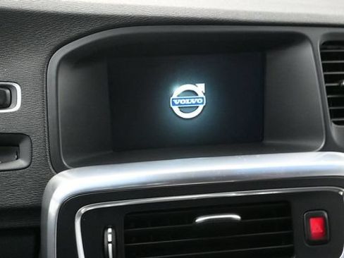 Used 2017 Volvo V60 T5 Cross Country w/ Convenience Package AWD/4WD image 19