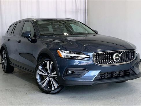 Used 2025 Volvo V60 B5 Cross Country Plus AWD/4WD image 34