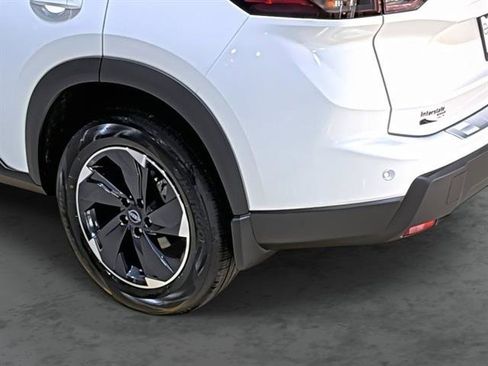 Used 2026 Nissan Rogue SV AWD/4WD image 9