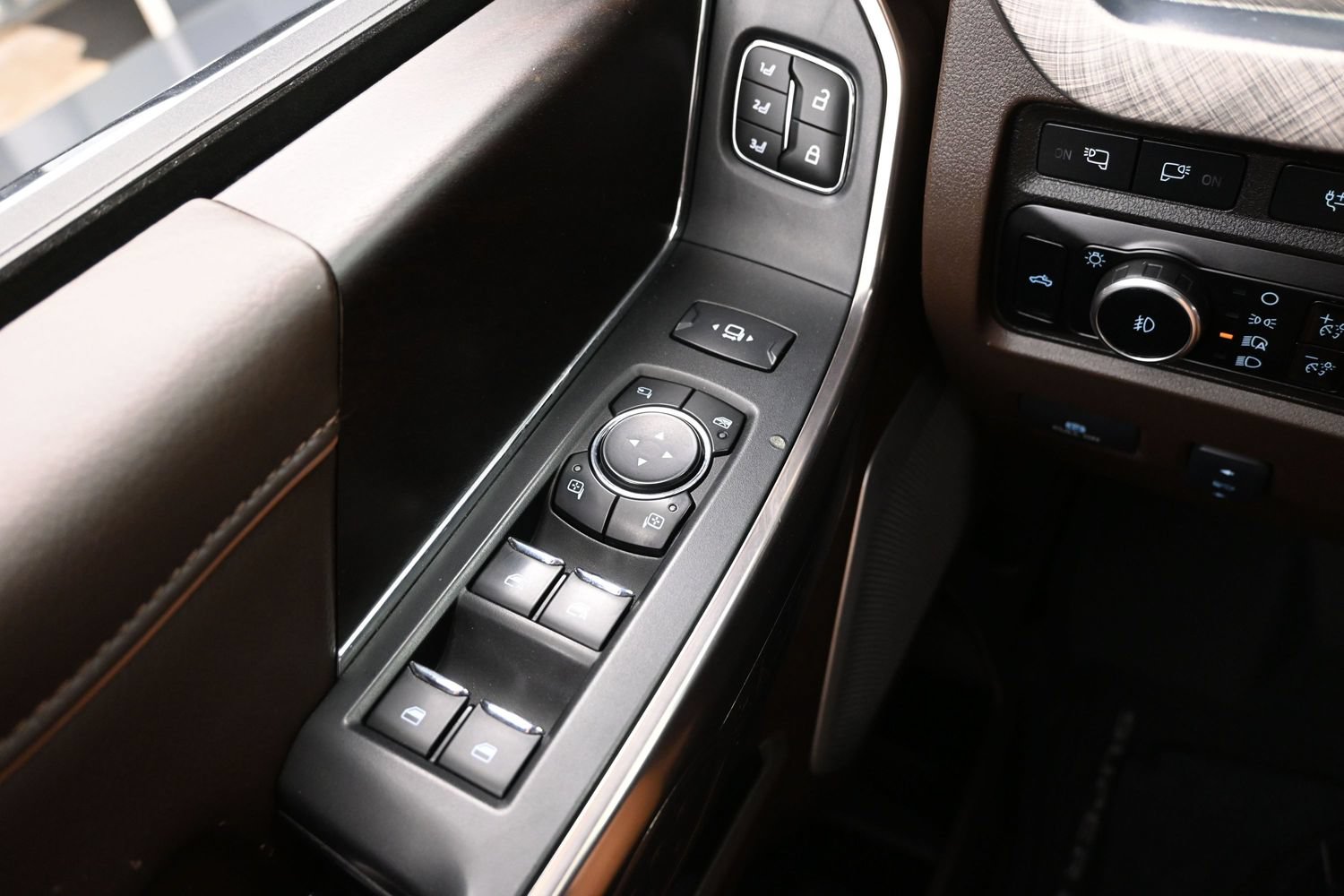 Used 2024 Ford F350 King Ranch w/ FX4 Off-Road Package AWD/4WD image 25