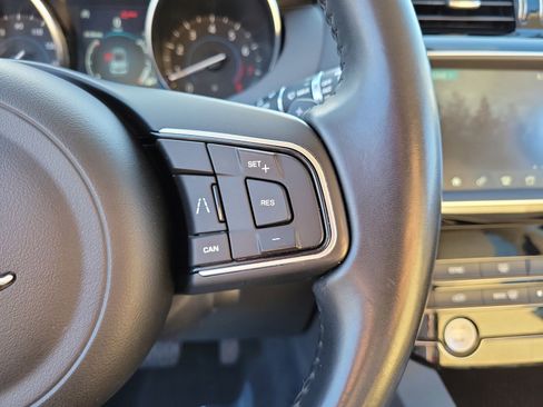 Used 2020 Jaguar F-PACE Premium AWD/4WD image 18
