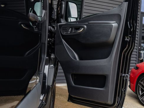 Used 2024 Mercedes-Benz Sprinter 2500 image 34