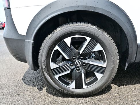 Certified 2025 Nissan Kicks SV AWD/4WD image 9