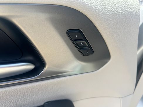 Used 2024 Chrysler Pacifica Touring-L FWD image 15
