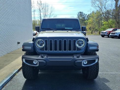 Used 2025 Jeep Wrangler Unlimited Sahara image 2