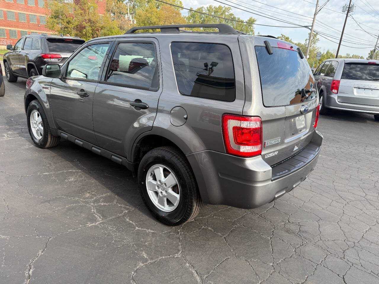Used 2010 Ford Escape XLT AWD/4WD image 4