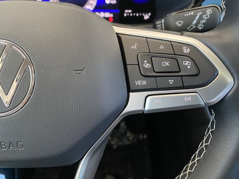 Certified 2023 Volkswagen Taos SE w/ Panoramic Sunroof Package FWD image 7