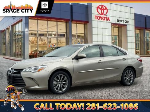 Used 2015 Toyota Camry XLE FWD image 1