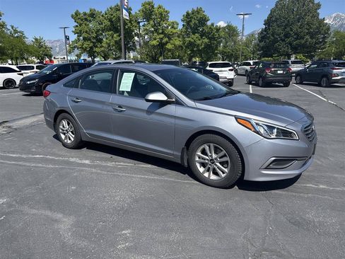 Used 2016 Hyundai Sonata SE w/ Winter Weather Package FWD image 4