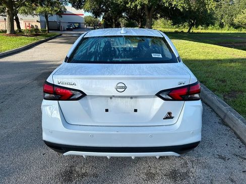 Used 2024 Nissan Versa SV FWD image 5
