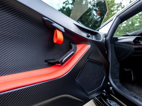 Used 2021 Lamborghini Huracan STO RWD image 24