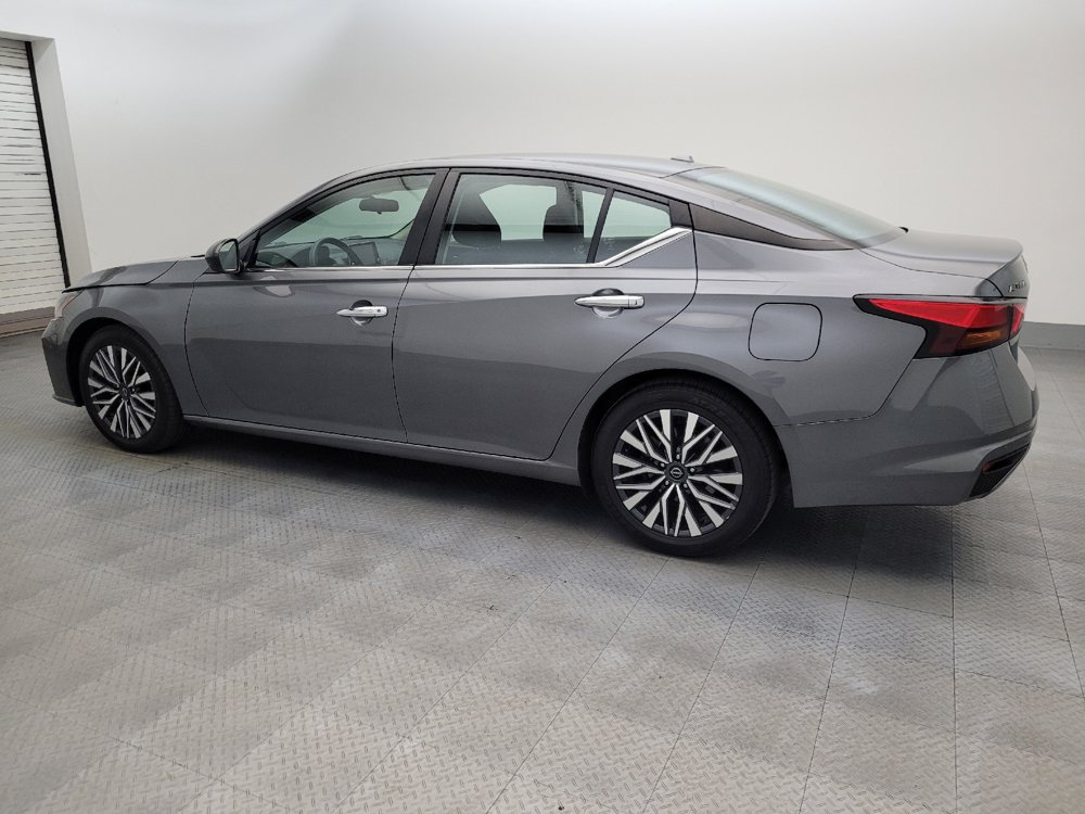 Used 2024 Nissan Altima 2.5 SV FWD image 3
