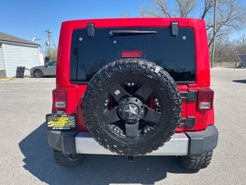 Used 2014 Jeep Wrangler Unlimited Sahara w/ Connectivity Group AWD/4WD image 6