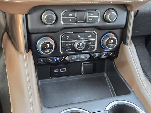 Used 2024 Chevrolet Tahoe High Country w/ Premium Package 2 AWD/4WD image 31