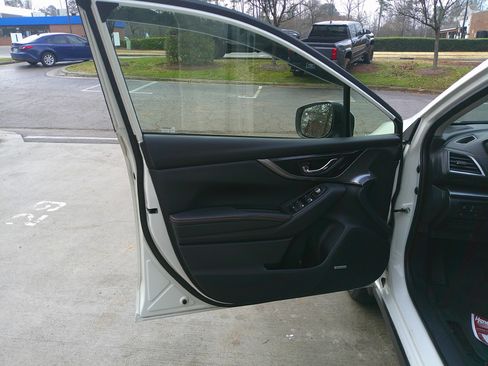 Used 2018 Subaru Crosstrek 2.0i Limited image 18