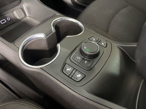 Used 2022 GMC Terrain SLE w/ Driver Convenience Package image 26