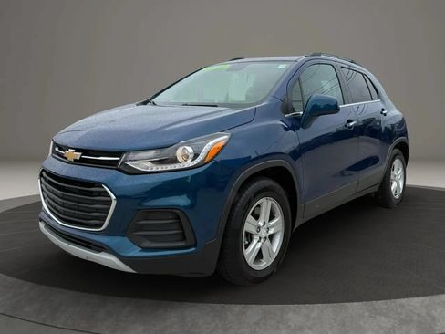 Used 2019 Chevrolet Trax LT w/ Driver Confidence Package FWD image 3