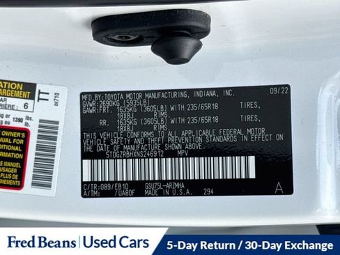 Used 2022 Toyota Highlander XLE AWD/4WD image 39