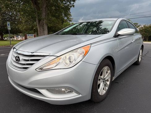 Used 2013 Hyundai Sonata GLS w/ Popular Equipment Pkg FWD image 2
